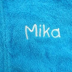 Bademantel KindHellblau -Simply Colors Verkaufsgeschäft badjasje geborduurd 1