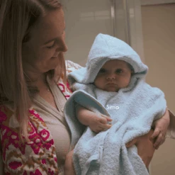 BadeponchoLichtblau -Simply Colors Verkaufsgeschäft badponcho licht blauw baby geborduurd 3