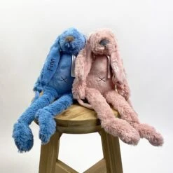 Happy Horse Kuschelhase Richie Mit MusikRosa -Simply Colors Verkaufsgeschäft blauwe en roze happy horse richie met naam geborduurd 1