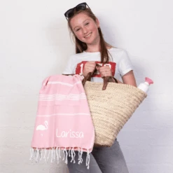 HamamtuchBlau -Simply Colors Verkaufsgeschäft hamamdoek sfeerfoto met meisje strandtas met naam 7