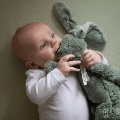 Happy Horse Kuschelhase RichieHell Rosa -Simply Colors Verkaufsgeschäft happy horse konijn richie met naam geborduurd groen baby 1