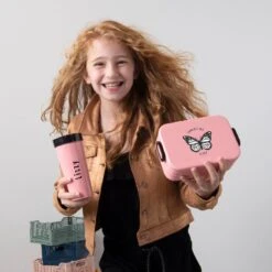 Mepal Trinkbecher TO GONordic Rot -Simply Colors Verkaufsgeschäft meisje met roze mepal to go set met naam en print gepersonaliseerd 9